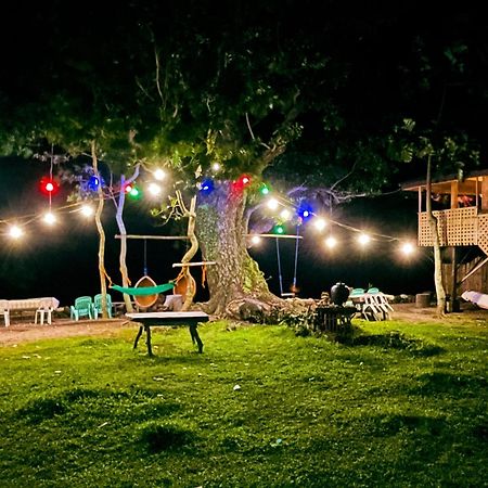 Borbon'S Treehouse By The Sea Mambajao Exterior foto