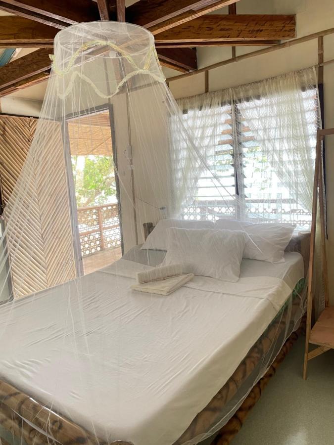 Borbon'S Treehouse By The Sea Mambajao Exterior foto