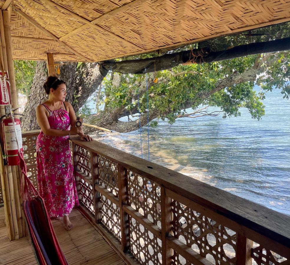Borbon'S Treehouse By The Sea Mambajao Exterior foto