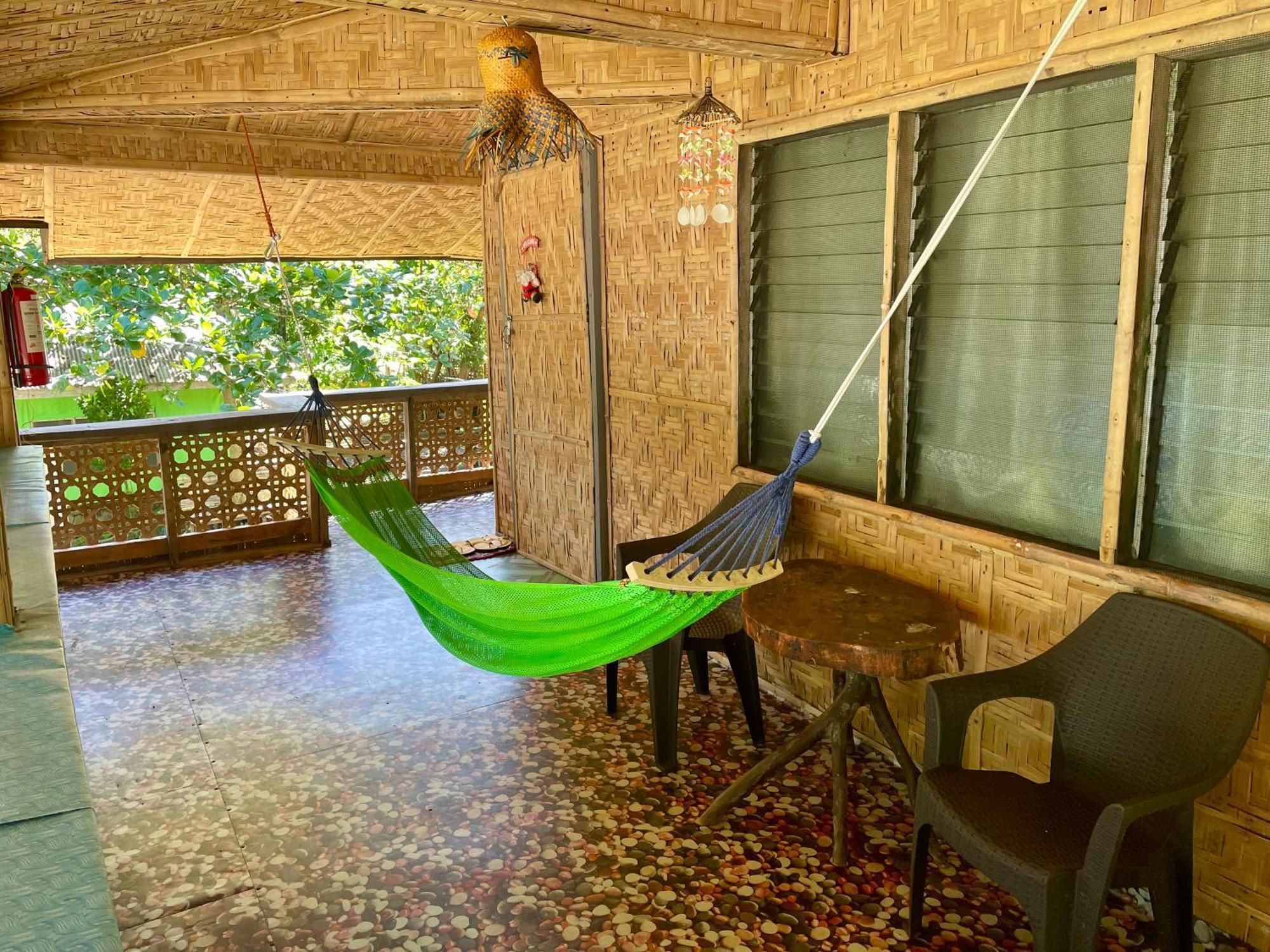 Borbon'S Treehouse By The Sea Mambajao Exterior foto