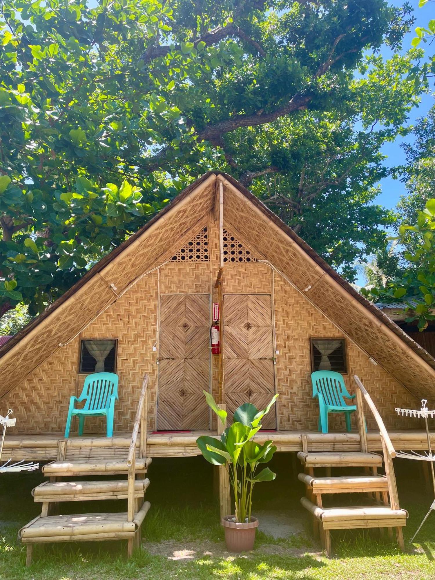 Borbon'S Treehouse By The Sea Mambajao Exterior foto